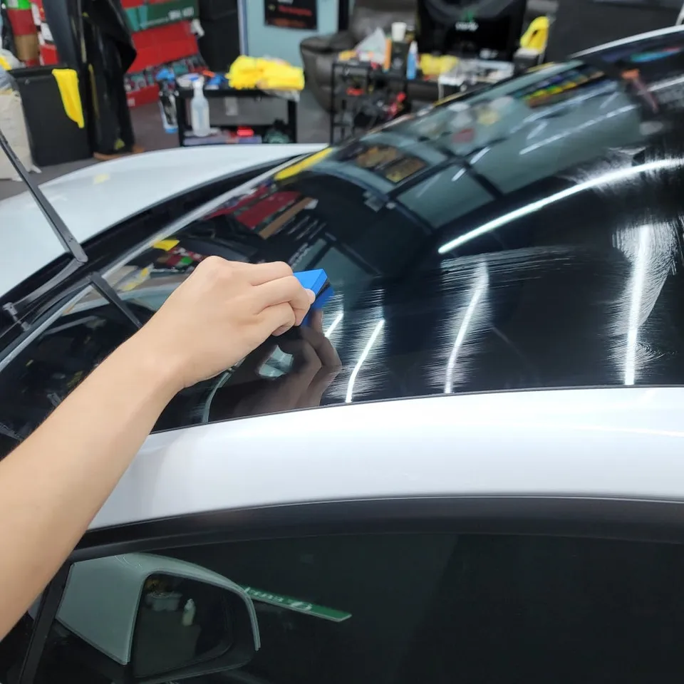 Tesla Model YのPPF施工事例|費用目安と仕上がり 施工写真 2-3