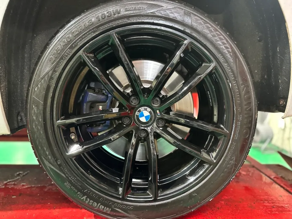 BMW 5 Seriesのホイールリペア・塗装事例 施工写真 4-2