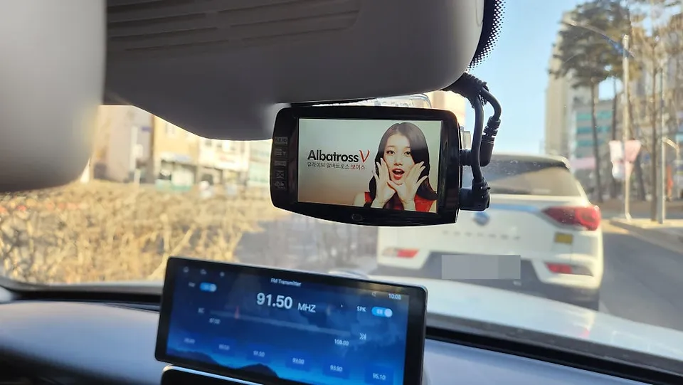 Mercedes-Benz C-Class W205 Dash Cam Installation Review photo 2
