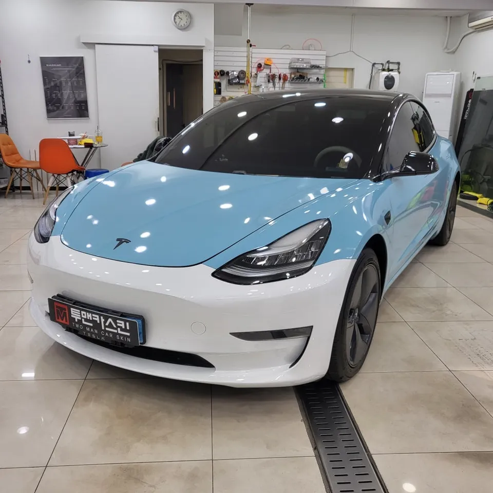 Tesla Model 3のカーラッピング事例｜フェラーリレッド 施工写真 2-1