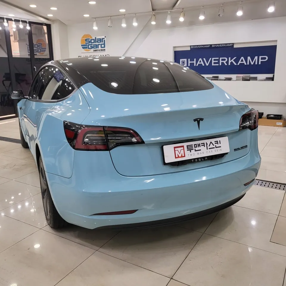 Tesla Model 3のカーラッピング事例｜フェラーリレッド 施工写真 1-2