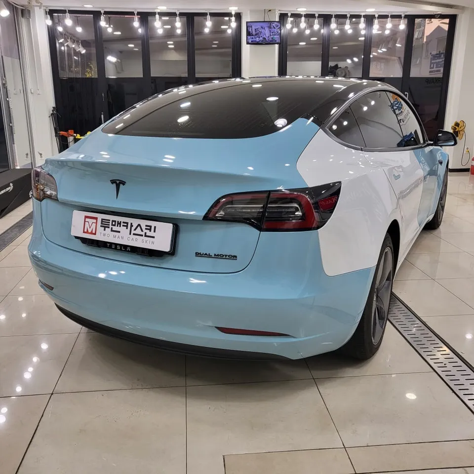 Tesla Model 3のカーラッピング事例｜フェラーリレッド 施工写真 2-2