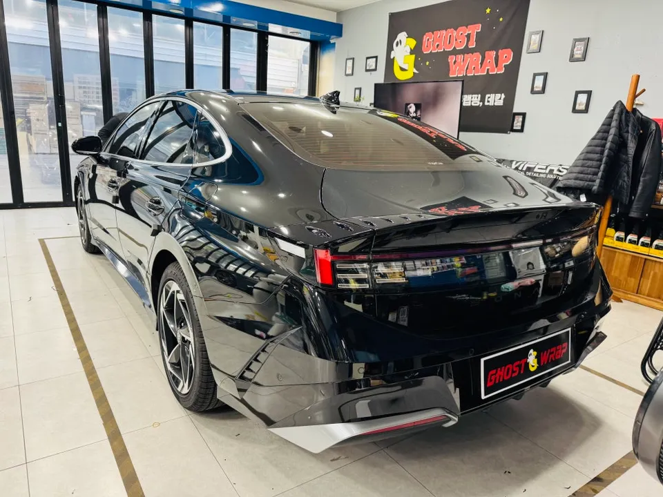 Hyundai Sonataのカーラッピング事例｜エンブレム・レタリングをブラック化 施工写真 3-3