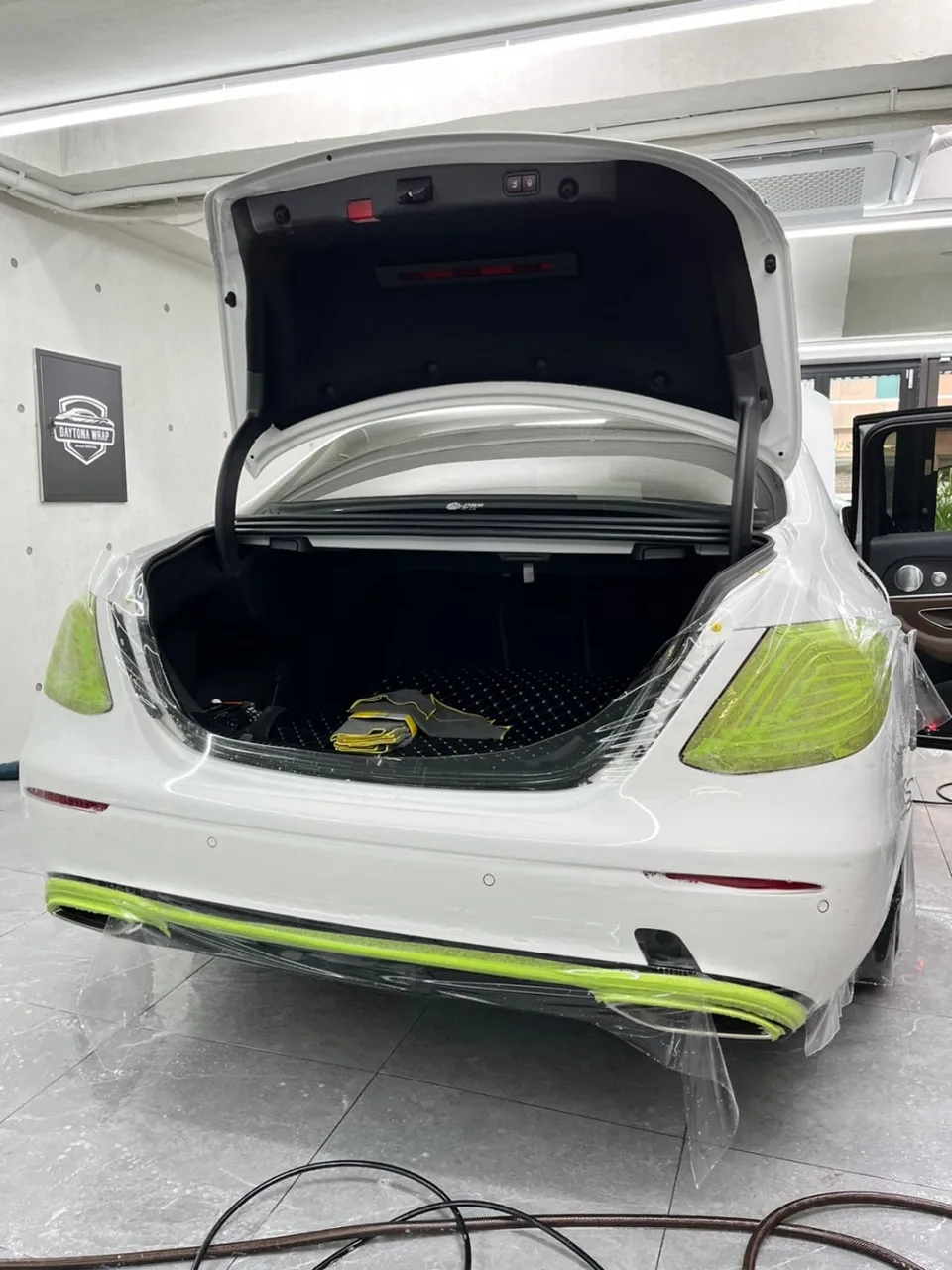 Mercedes-Benz Eクラス W213 PPF施工事例｜費用目安・仕上がり 施工写真 3-1