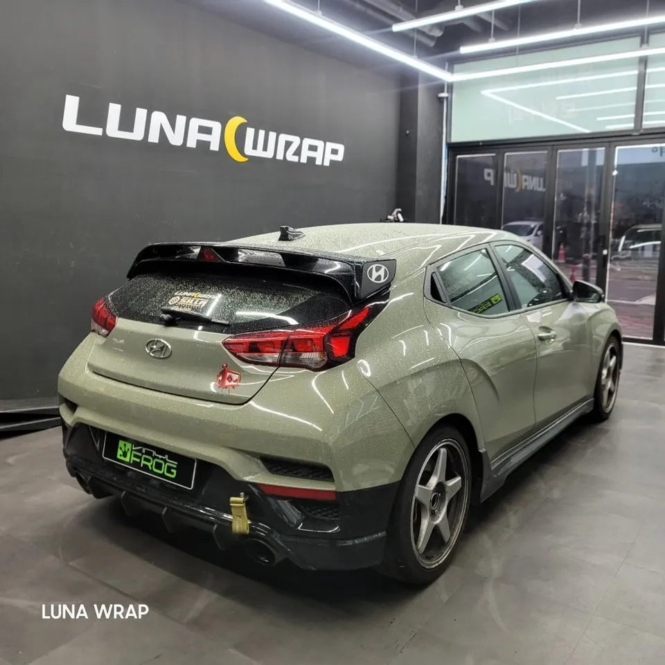 Hyundai Veloster Nのカーラッピング事例｜ミッドナイトパープル 施工写真 2-1