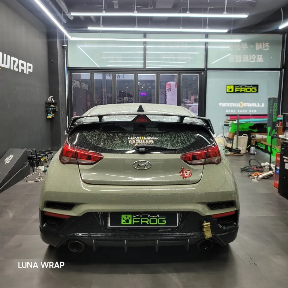Hyundai Veloster Nのカーラッピング事例｜ミッドナイトパープル 施工写真 3-1