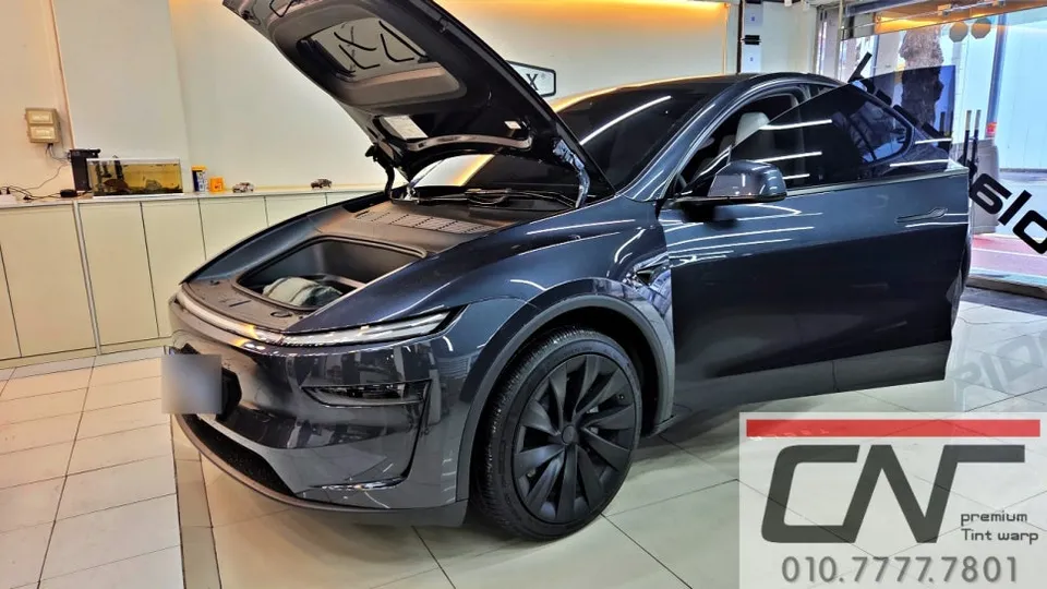 Tesla Model Y steering wheel review