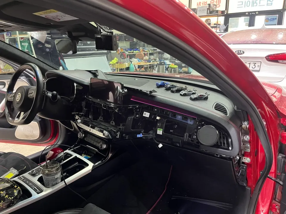 Kia Stinger ambient lighting - Kia Stinger Ambient Lighting Review: Cost & Results photo 4