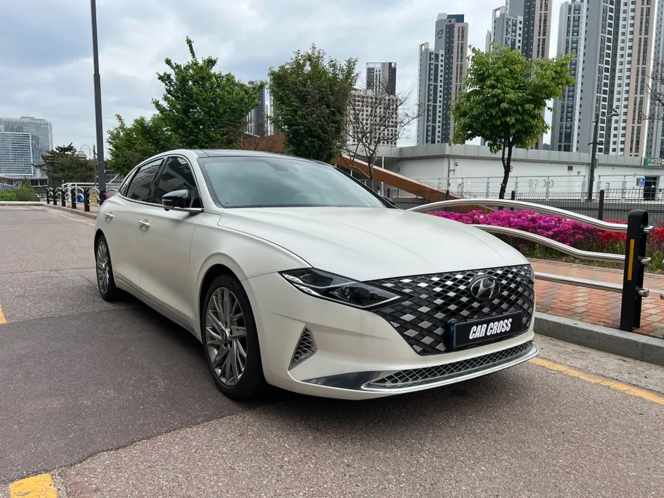Hyundai Azeraのカーラッピング事例｜費用目安・仕上がり 施工写真 2-1