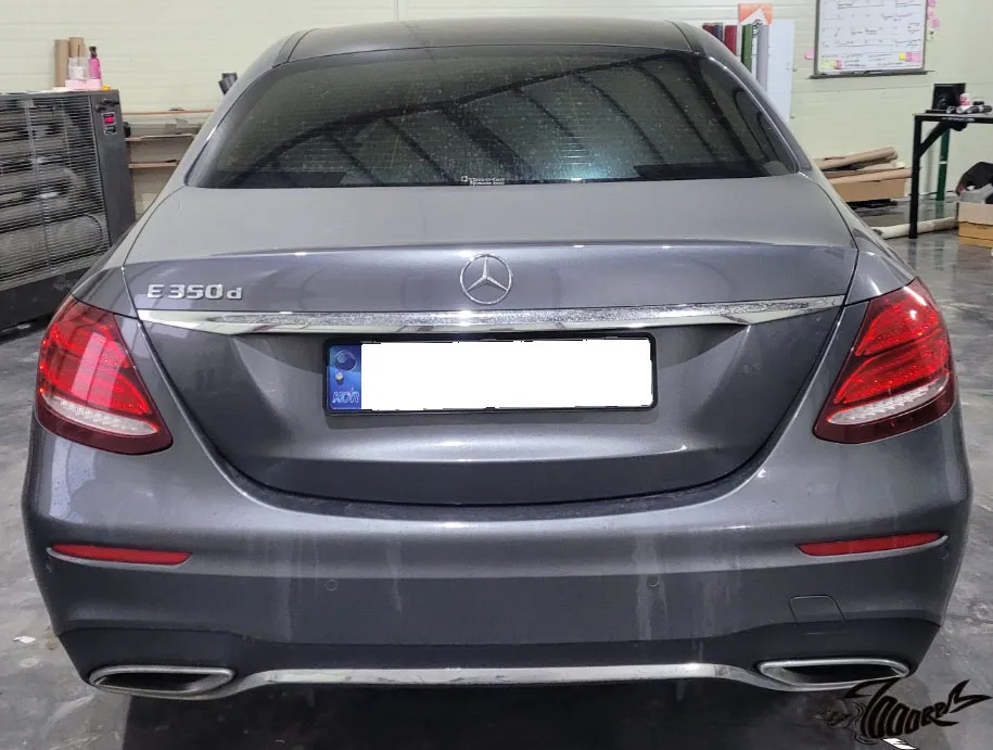 Mercedes-Benz Eクラスのカーラッピング事例|サテンブラック 施工写真 2-2