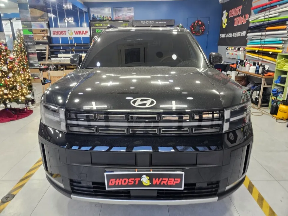 Hyundai Santa Fe MX5 New Car Package Review — Blackout Details photo 2