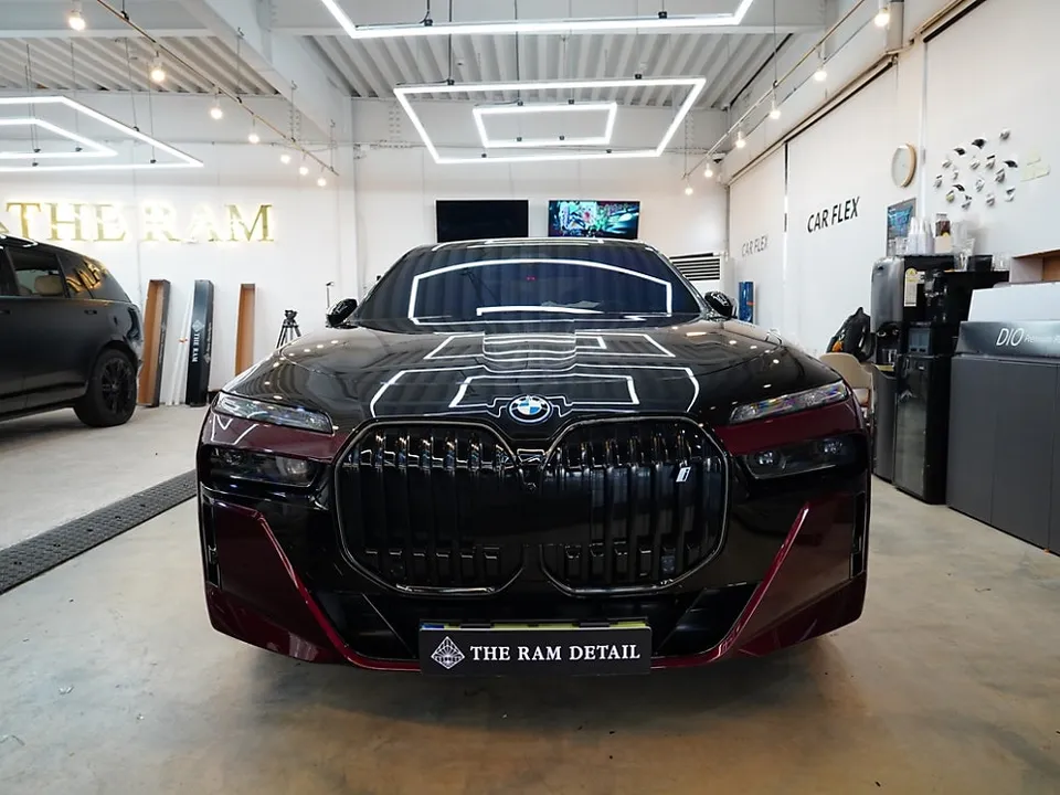 BMW 7 SeriesのPPF施工事例|費用目安・仕上がり 施工写真 1-2