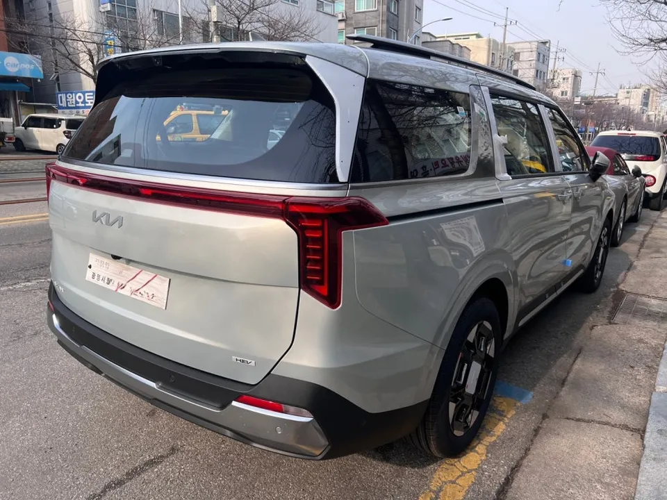 Kia Carnival Hybrid new car package - Kia Carnival Hybrid New Car Package Review: Cost & Results photo 4