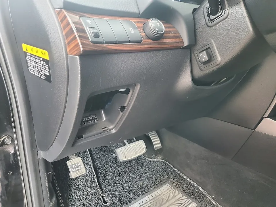 Kia Mohaveのカーフィルム施工事例｜費用目安・仕上がり 施工写真 1-2