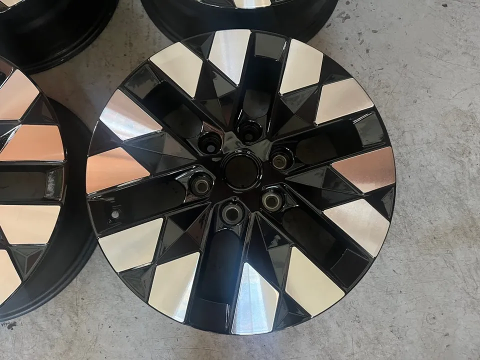Hyundai Staria Wheel Repair & Painting Review — Like New