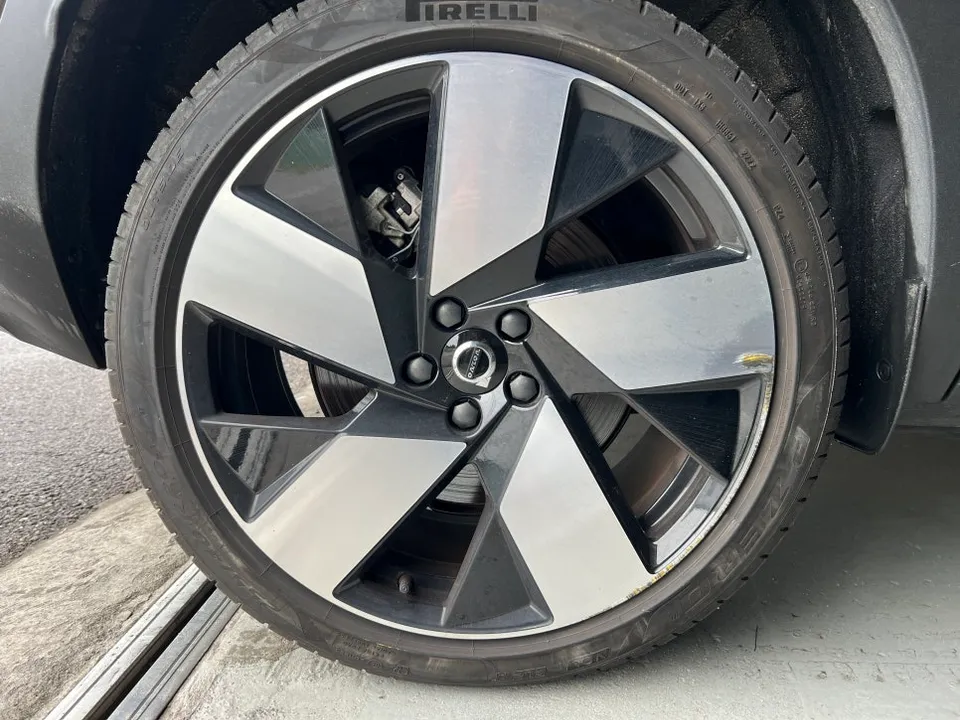 Volvo C40 Rechargeのホイールリペア・塗装事例 施工写真 1-1