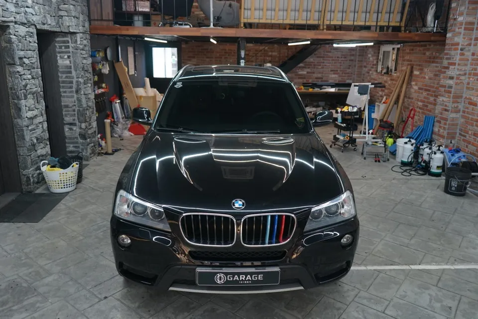 BMW X3 G01 vinyl wrap - BMW X3 G01 Vinyl Wrap Review: Satin White Pearl & Chrome Delete photo 3