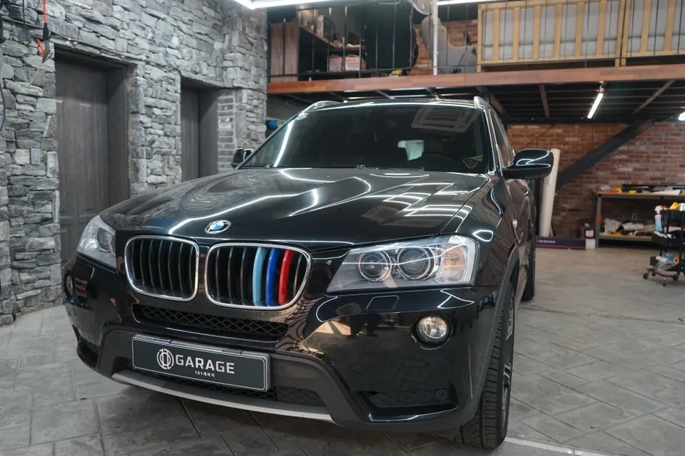 BMW X3 G01 vinyl wrap - BMW X3 G01 Vinyl Wrap Review: Satin White Pearl & Chrome Delete photo 4