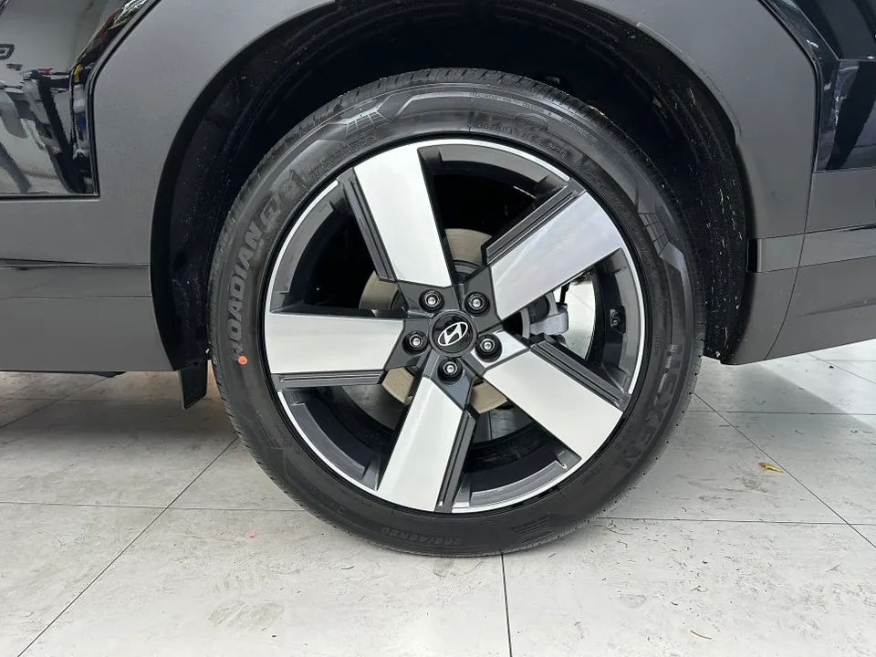 Hyundai Santa Fe MX5のカーラッピング事例|費用目安・仕上がり 施工写真 3-1