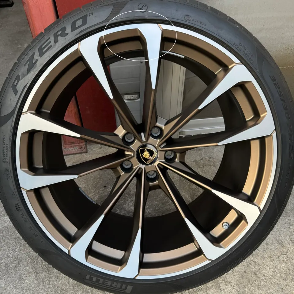 Lamborghini Urusのホイールリペア・塗装事例 施工写真 3