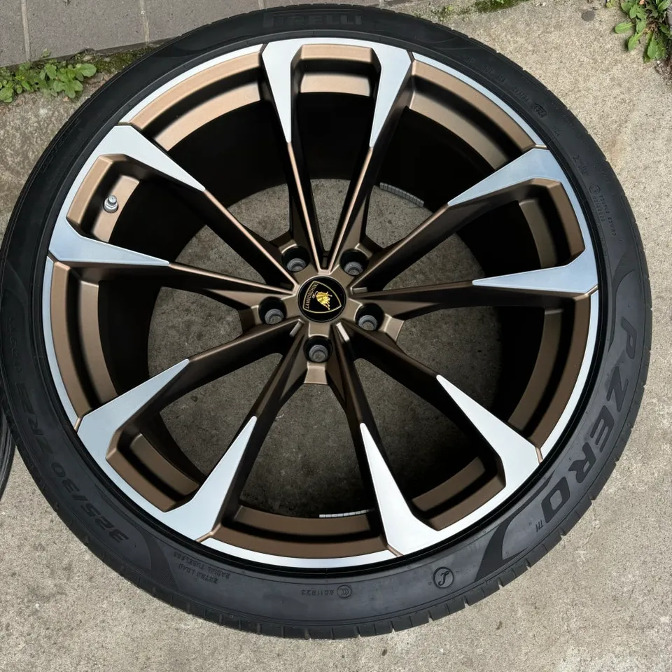 Lamborghini Urusのホイールリペア・塗装事例 施工写真 5