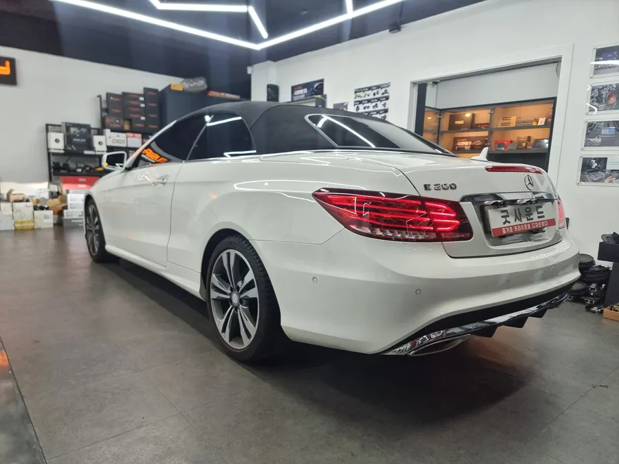 Mercedes-Benz Eクラス W212 ドライブレコーダー取付事例 写真
