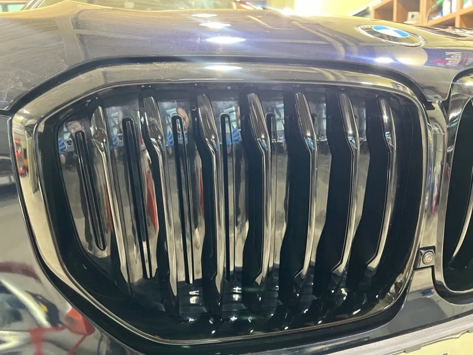 BMW X5のカーラッピング事例|クロームをブラック化 施工写真 2-2