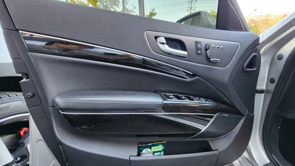 Kia K900 seat ventilation - Kia K900 Seat Climate Upgrade Review photo 3