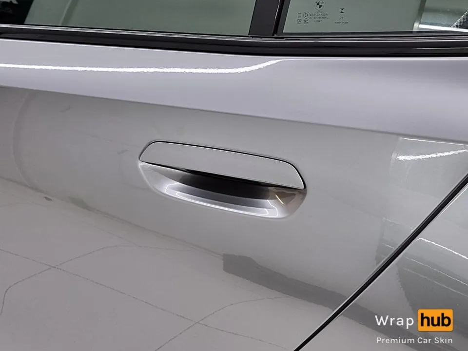 BMW 5 Series G30のカーラッピング事例｜リキッドメタルシルバー 施工写真 1-3