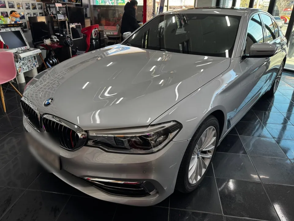 BMW 5 Series G30のカーラッピング事例｜費用目安・仕上がり 施工写真 2-1