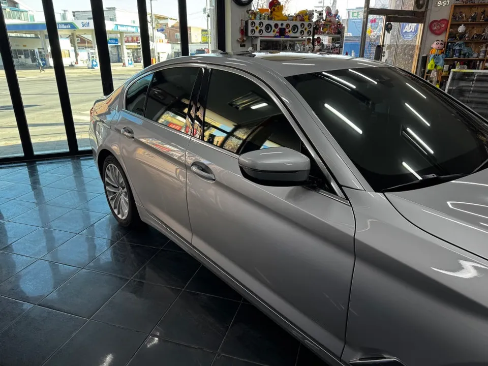 BMW 5 Series G30のカーラッピング事例｜費用目安・仕上がり 施工写真 1-2