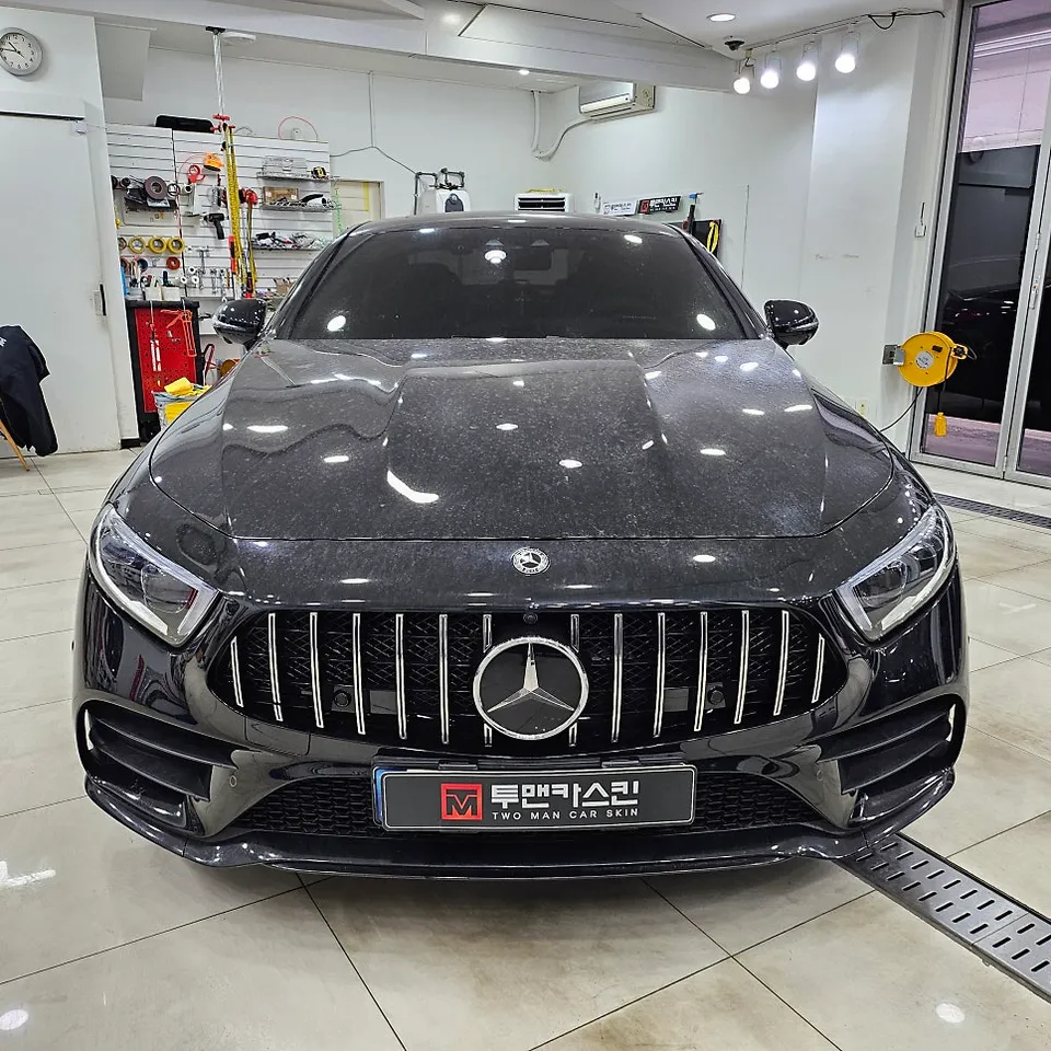 Mercedes-Benz CLS 450のカーラッピング事例|サテンブラック 施工写真 2-1
