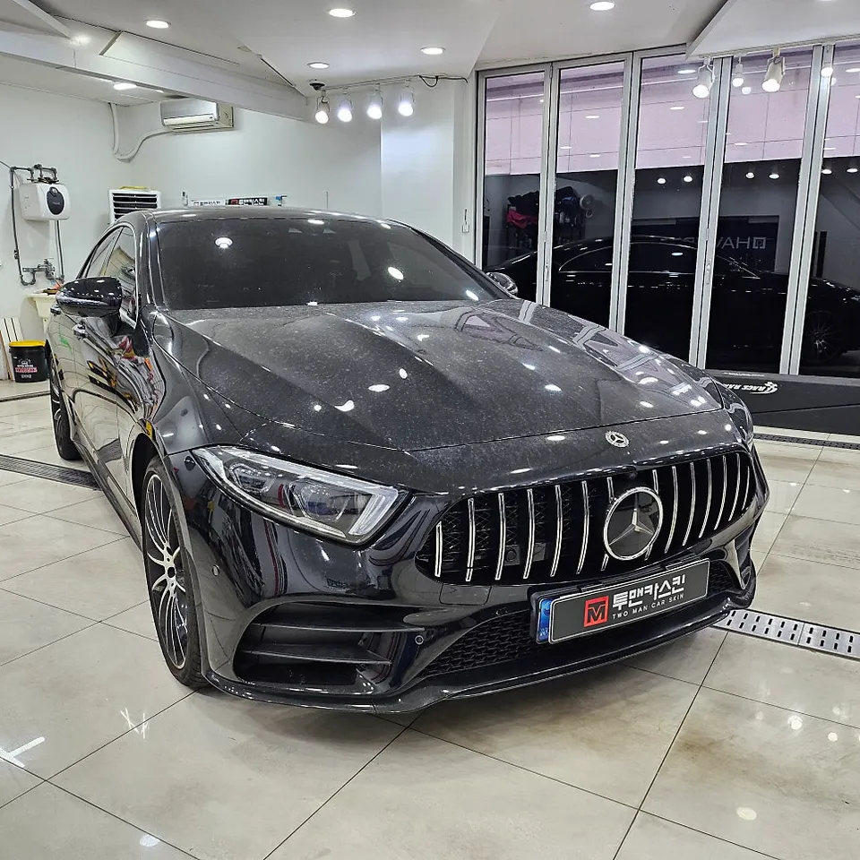 Mercedes-Benz CLS 450のカーラッピング事例|サテンブラック 施工写真 3-1