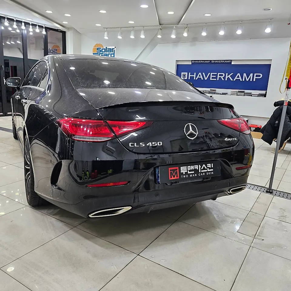 Mercedes-Benz CLS 450のカーラッピング事例|サテンブラック 施工写真 1-2