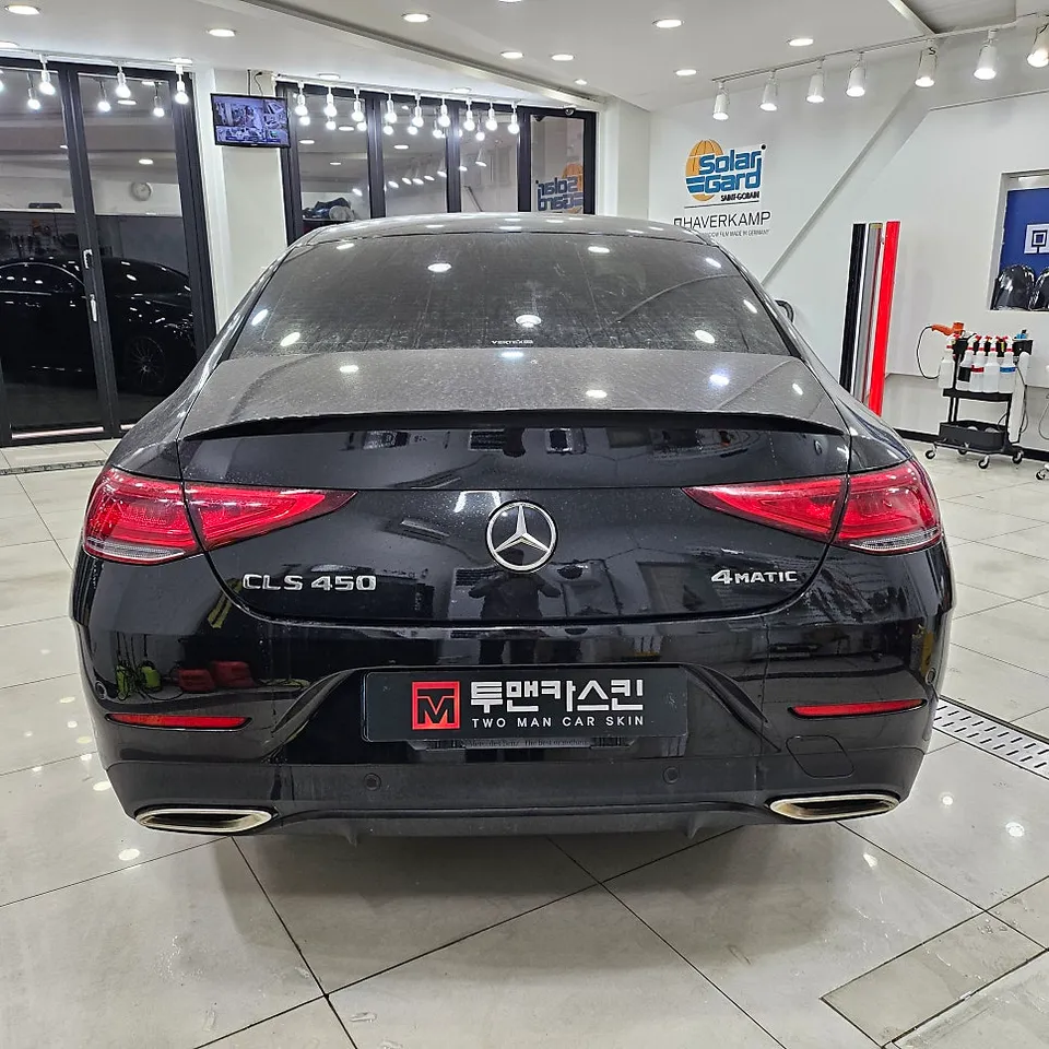 Mercedes-Benz CLS 450のカーラッピング事例|サテンブラック 施工写真 2-2