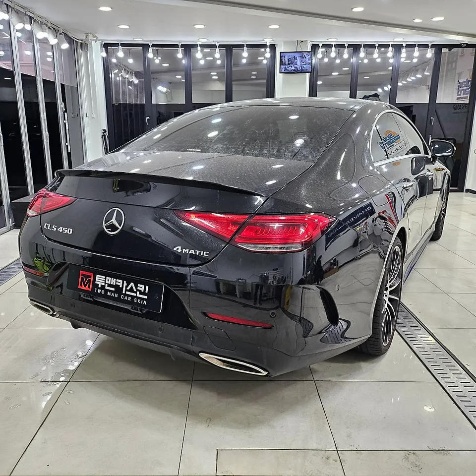 Mercedes-Benz CLS 450のカーラッピング事例|サテンブラック 施工写真 3-2