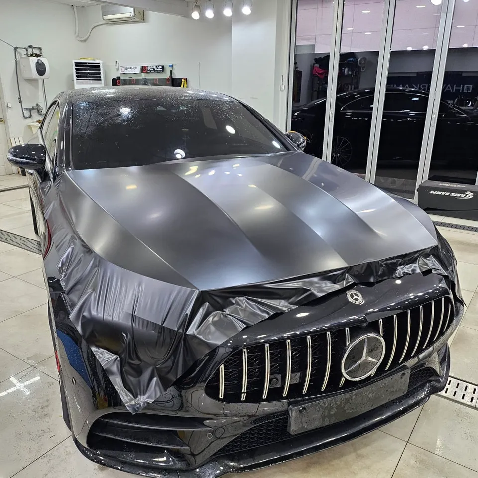 Mercedes-Benz CLS 450のカーラッピング事例|サテンブラック 施工写真 1-3