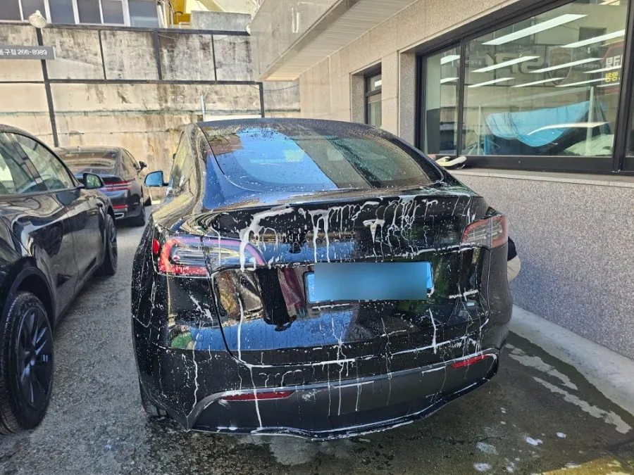 Tesla Model Yのカーフィルム施工事例｜費用目安・仕上がり 施工写真 1-2