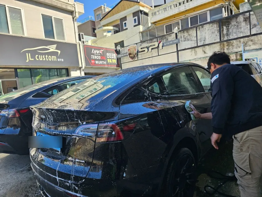 Tesla Model Yのカーフィルム施工事例｜費用目安・仕上がり 施工写真 2-2
