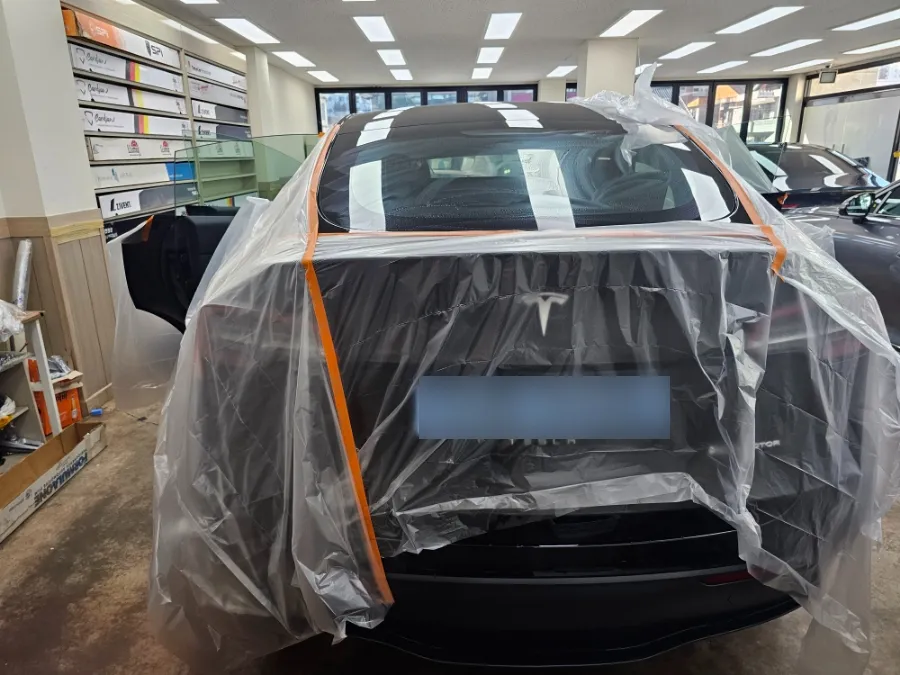 Tesla Model Yのカーフィルム施工事例｜費用目安・仕上がり 施工写真 1-3