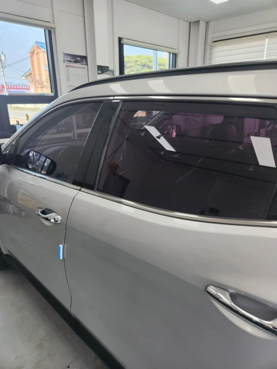 Hyundai Santa Feのカーフィルム施工事例|費用目安・仕上がり 施工写真 3-1