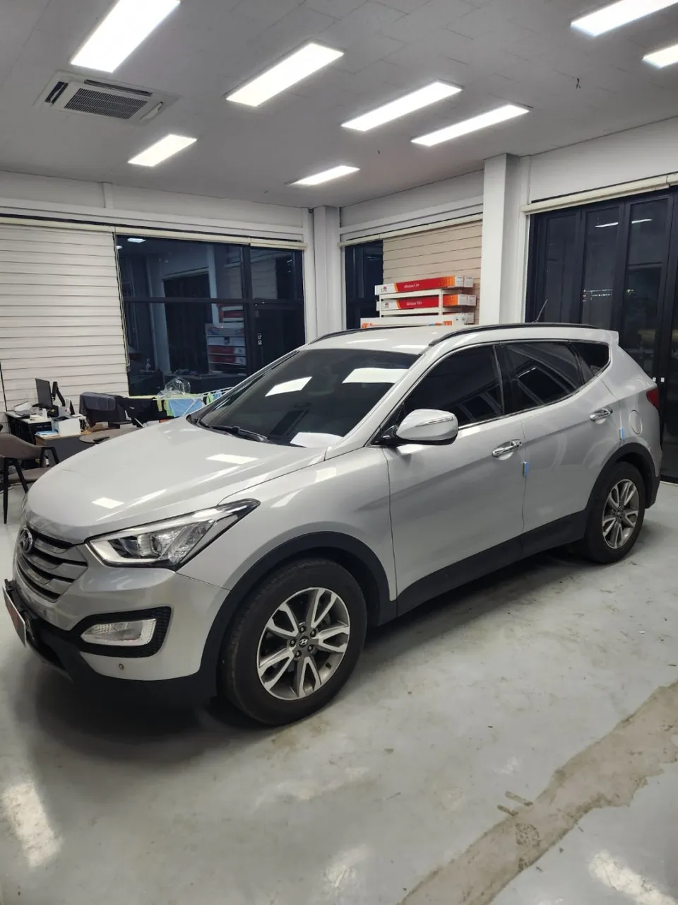 Hyundai Santa Feのカーフィルム施工事例|費用目安・仕上がり 施工写真 3-3