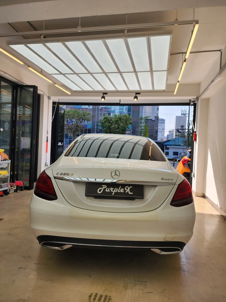 Mercedes-Benz Cクラス W205 PPF施工事例｜費用目安・仕上がり 施工写真 3-1
