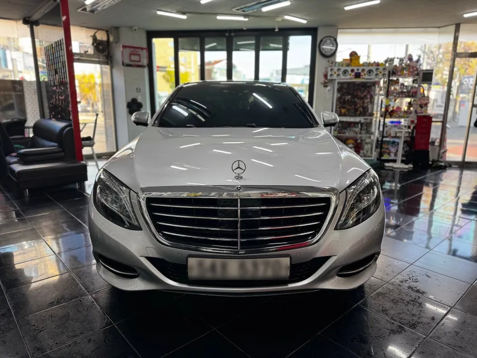 Mercedes-Benz S-Class W222のカーラッピング事例｜3Mホワイトゴールド 施工写真 1-1