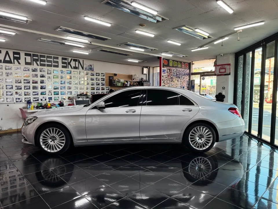 Mercedes-Benz S-Class W222のカーラッピング事例｜3Mホワイトゴールド 施工写真 3-1