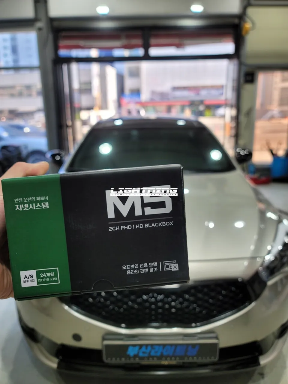 BMW M5のドラレコ取付事例|費用目安・仕上がり 施工写真 2-1