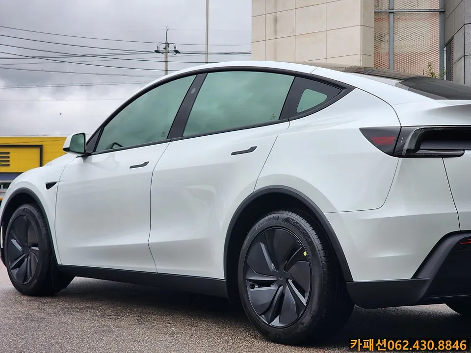 Tesla Model Yのカーフィルム施工事例｜費用目安・仕上がり 施工写真 3-2