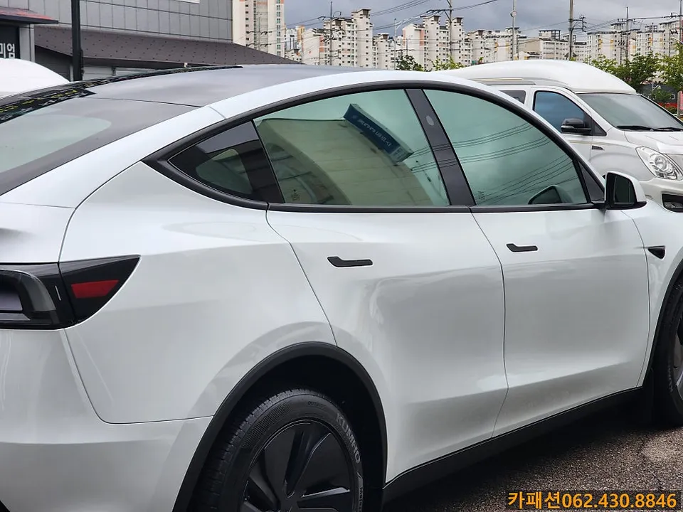 Tesla Model Yのカーフィルム施工事例｜費用目安・仕上がり 施工写真 3-3