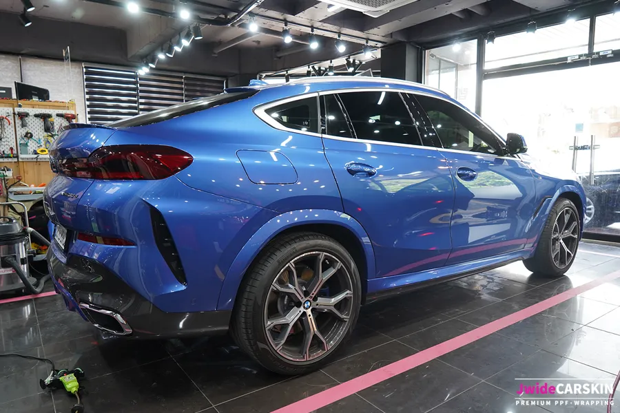 BMW X6のカーフィルム施工事例|クロームパーツの引き締め効果 施工写真 3-1