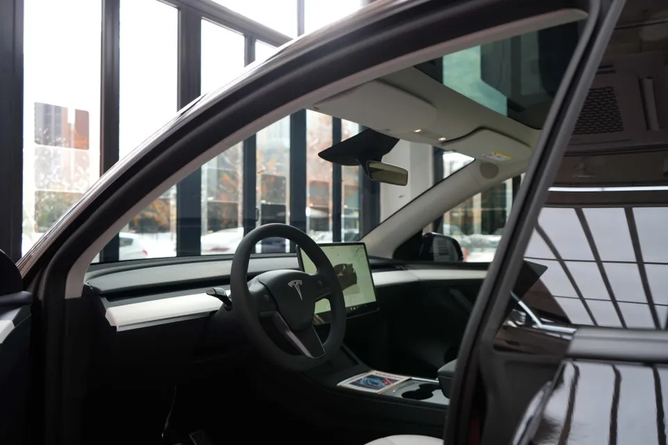 Tesla Model Y ambient lighting - Tesla Model Y Ambient Lighting Review — Enhanced Interior Ambianc photo 3